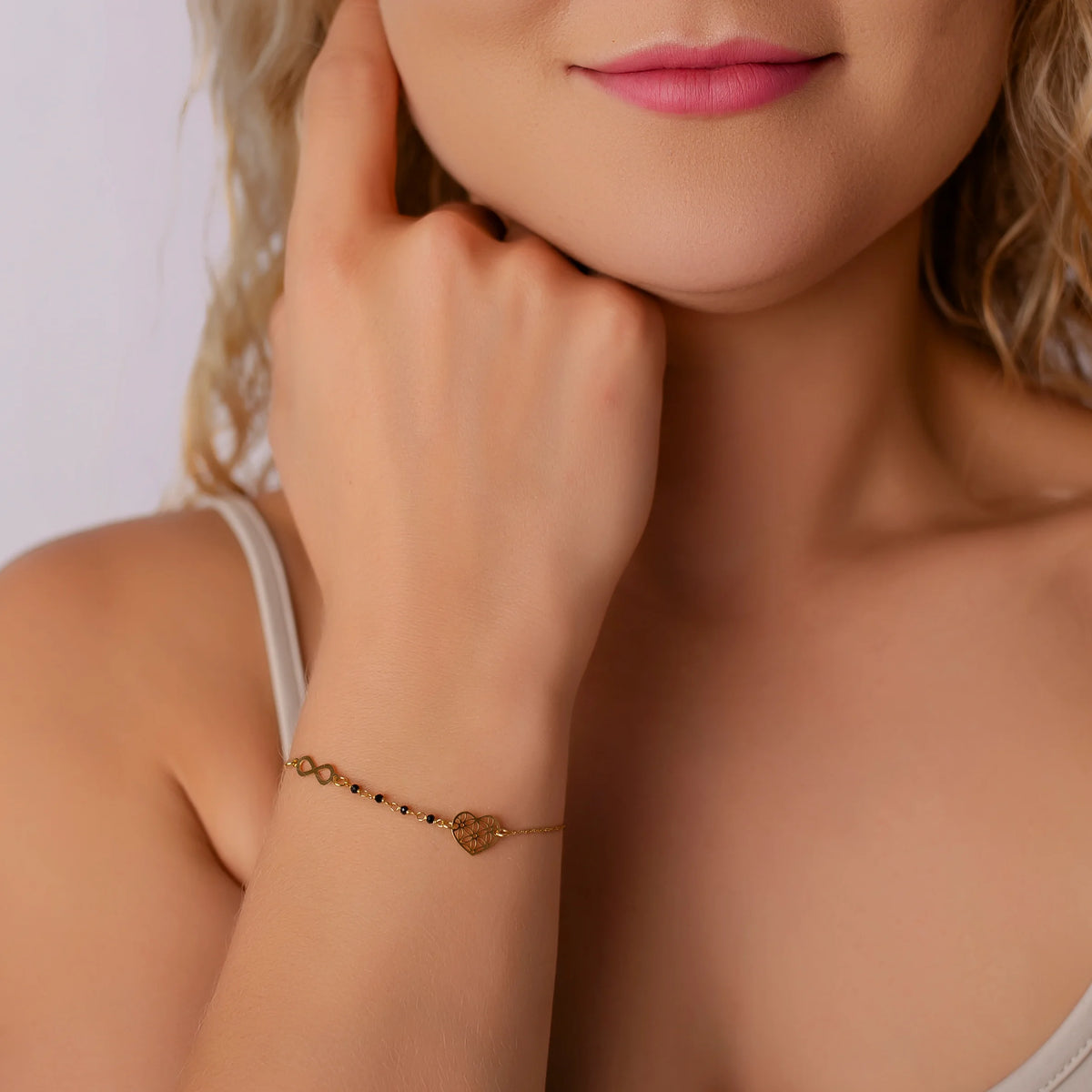 Armband in Gold mit Unendlichkeit, Herz und Zirkonen