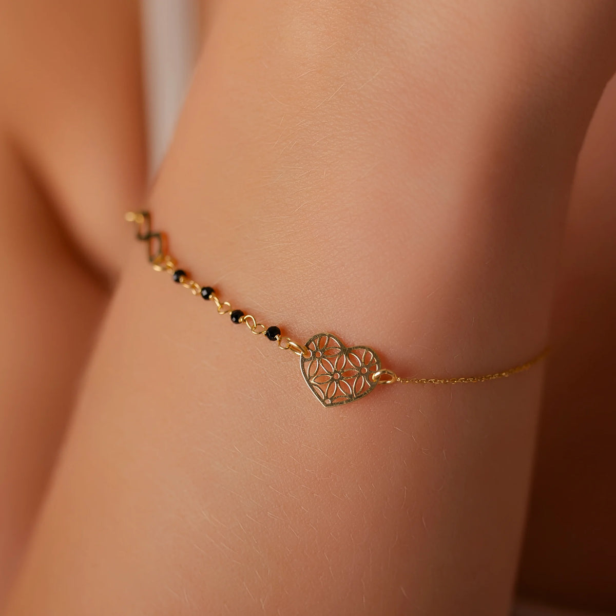 Armband in Gold mit Unendlichkeit, Herz und Zirkonen
