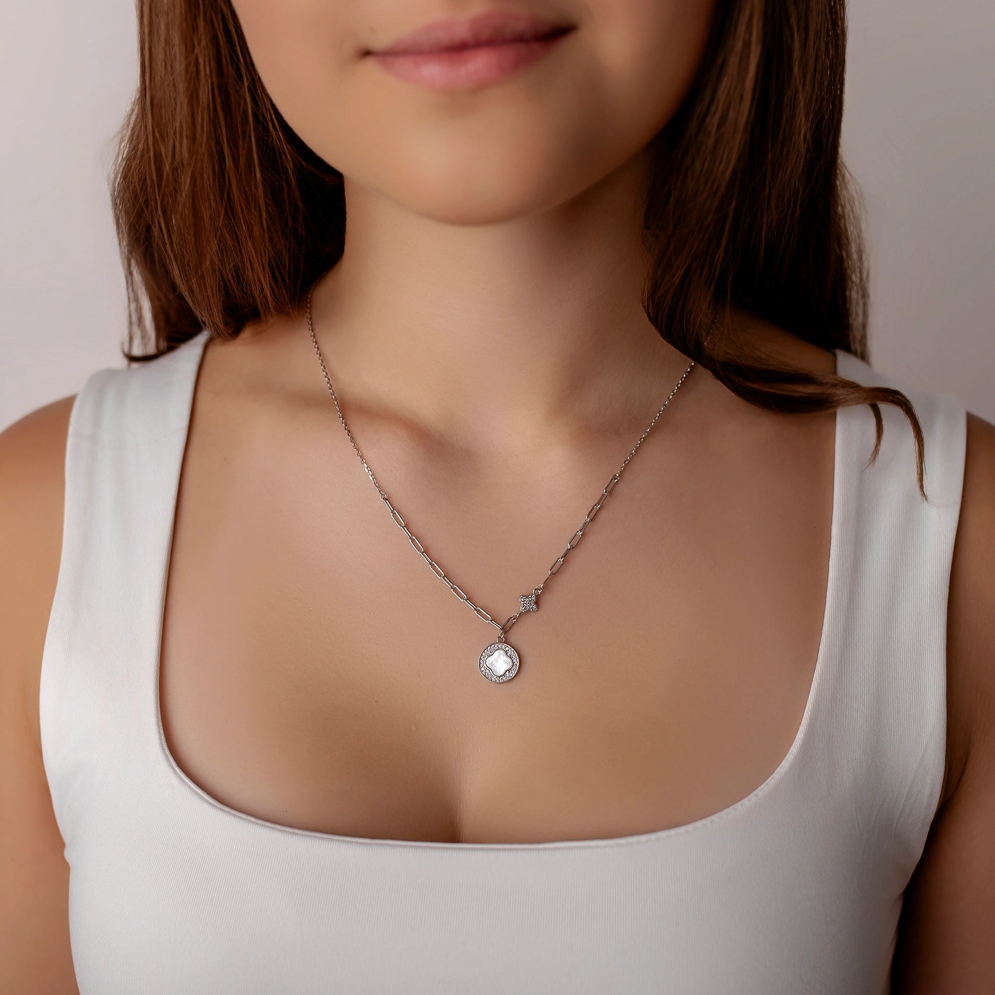Collana in Argento con Medaglia in Madreperla