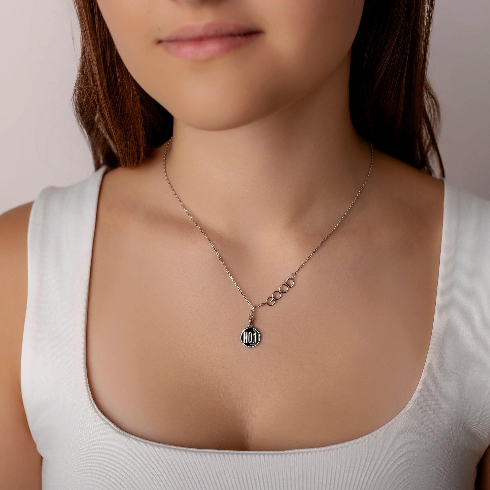 Collier Number One Good