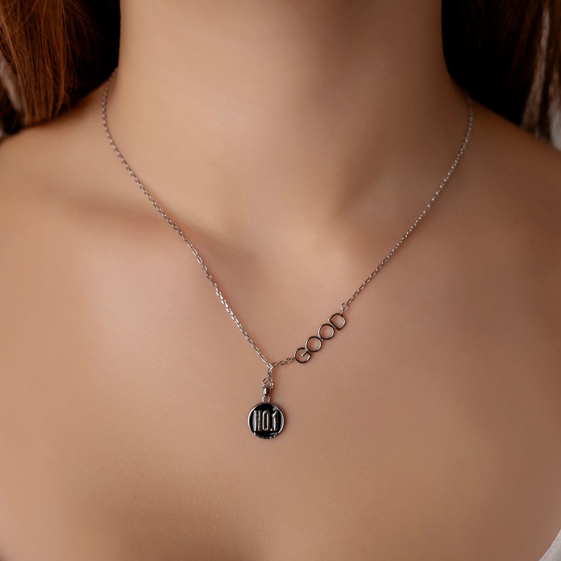 Collier Number One Good