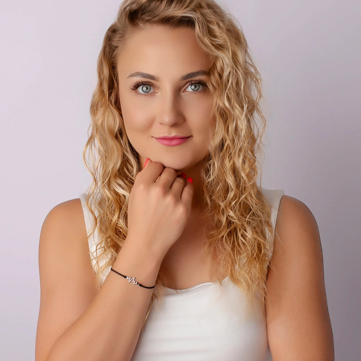 Silberarmband mit Strass-Herzschlag am Kordel