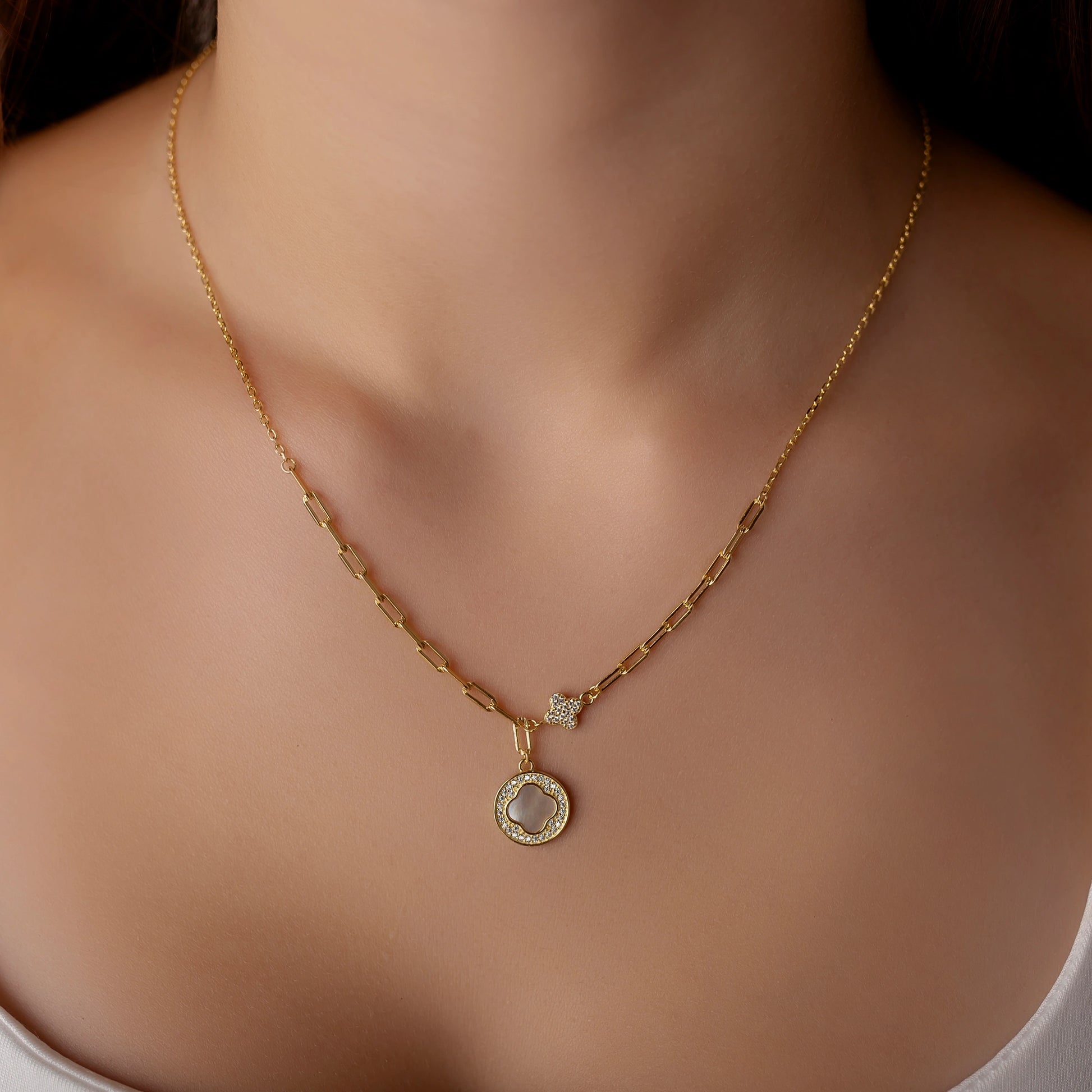 Collana in Argento con Medaglia in Madreperla