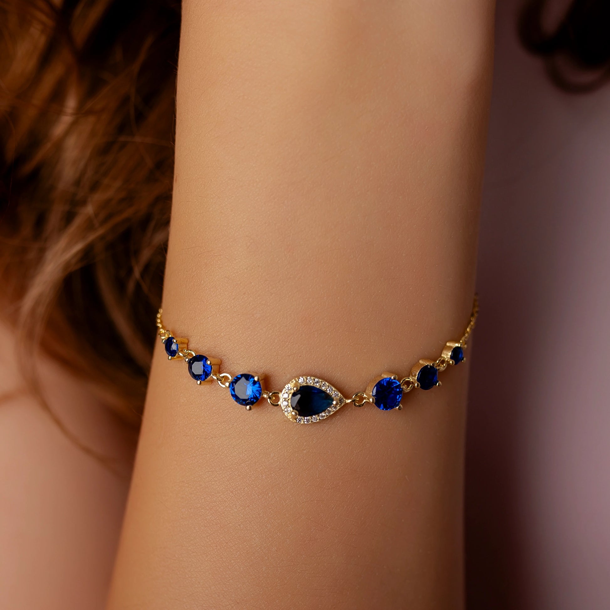 Pulsera Rugiada dorada con circonitas