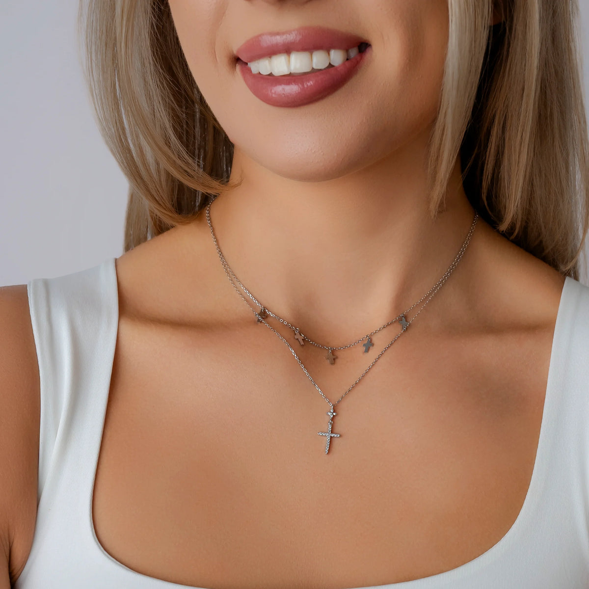Collier avec Croix et Fleur