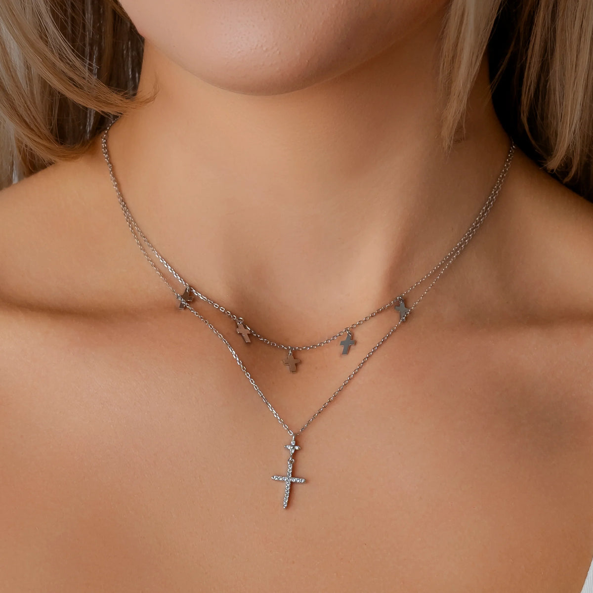Collier avec Croix et Fleur