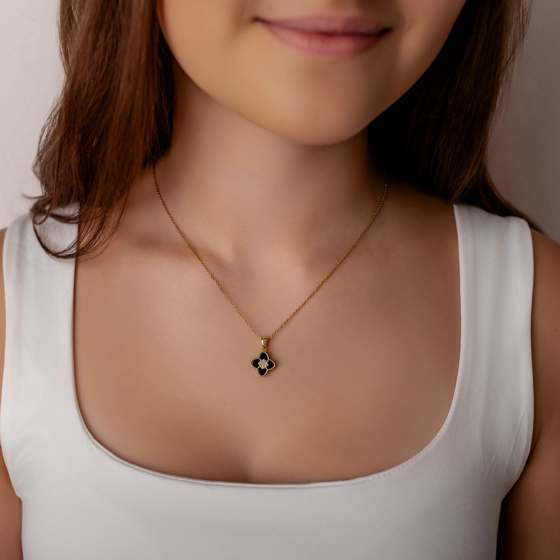 Collana in Argento Dorata Fiore con Onice