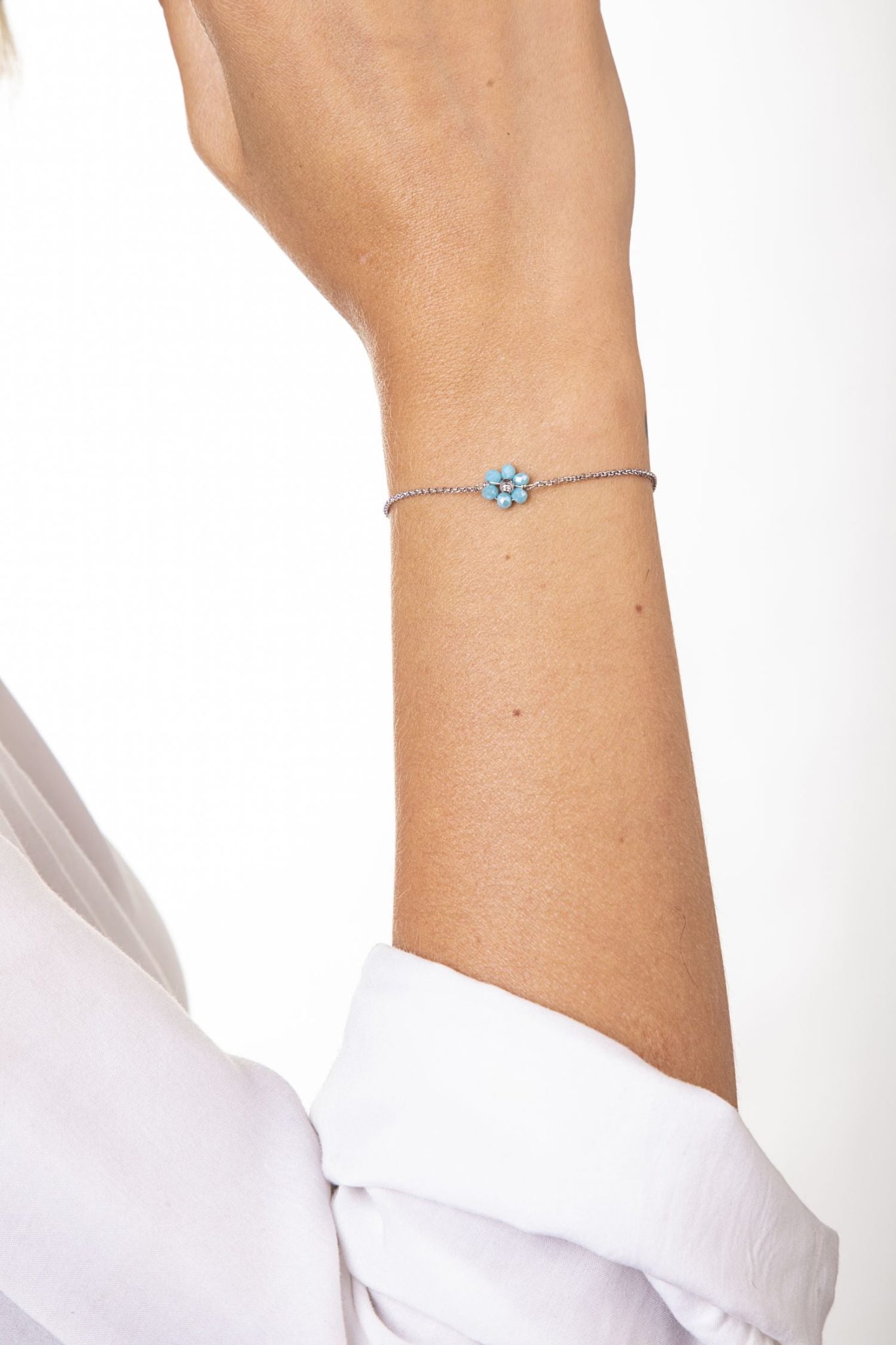 Pulsera rodiada con flor