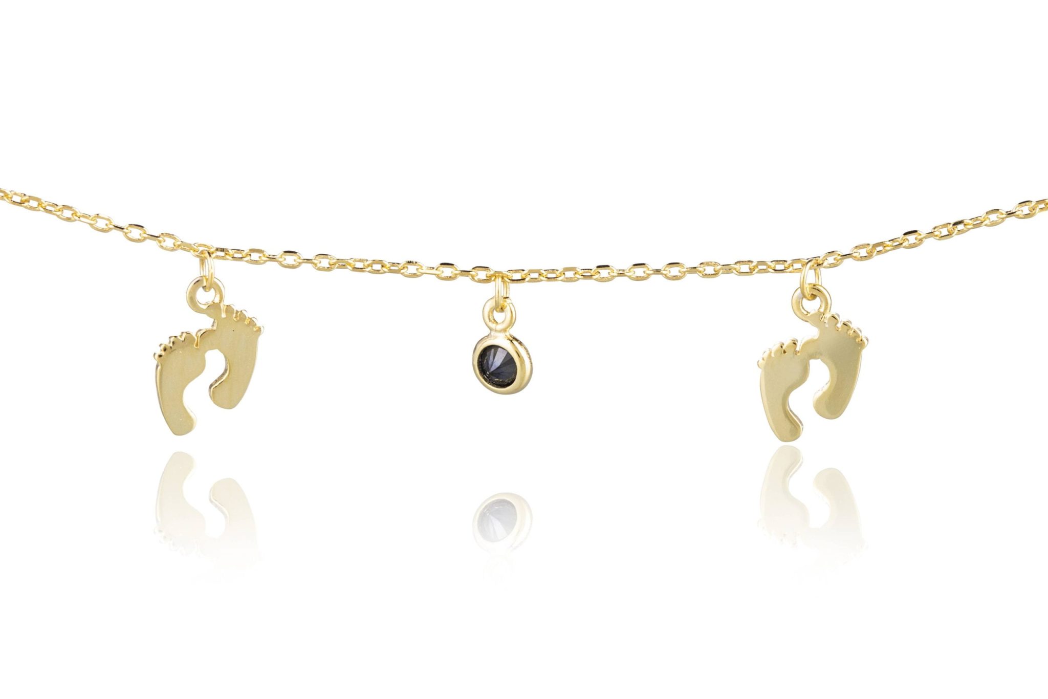 Pulsera de plata dorada con piecitos y punto de luz