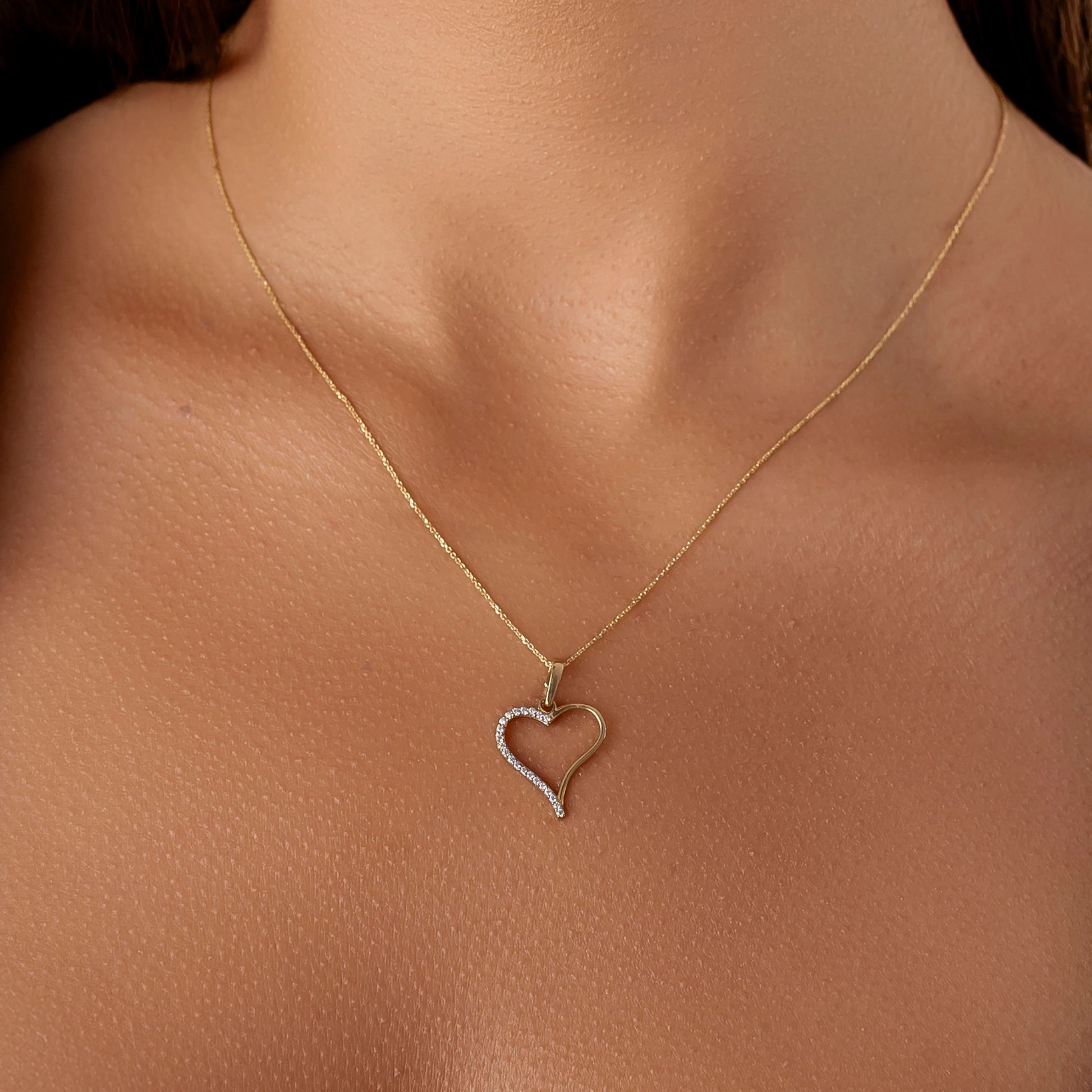 Collana in Oro con Cuore Asimmetrico