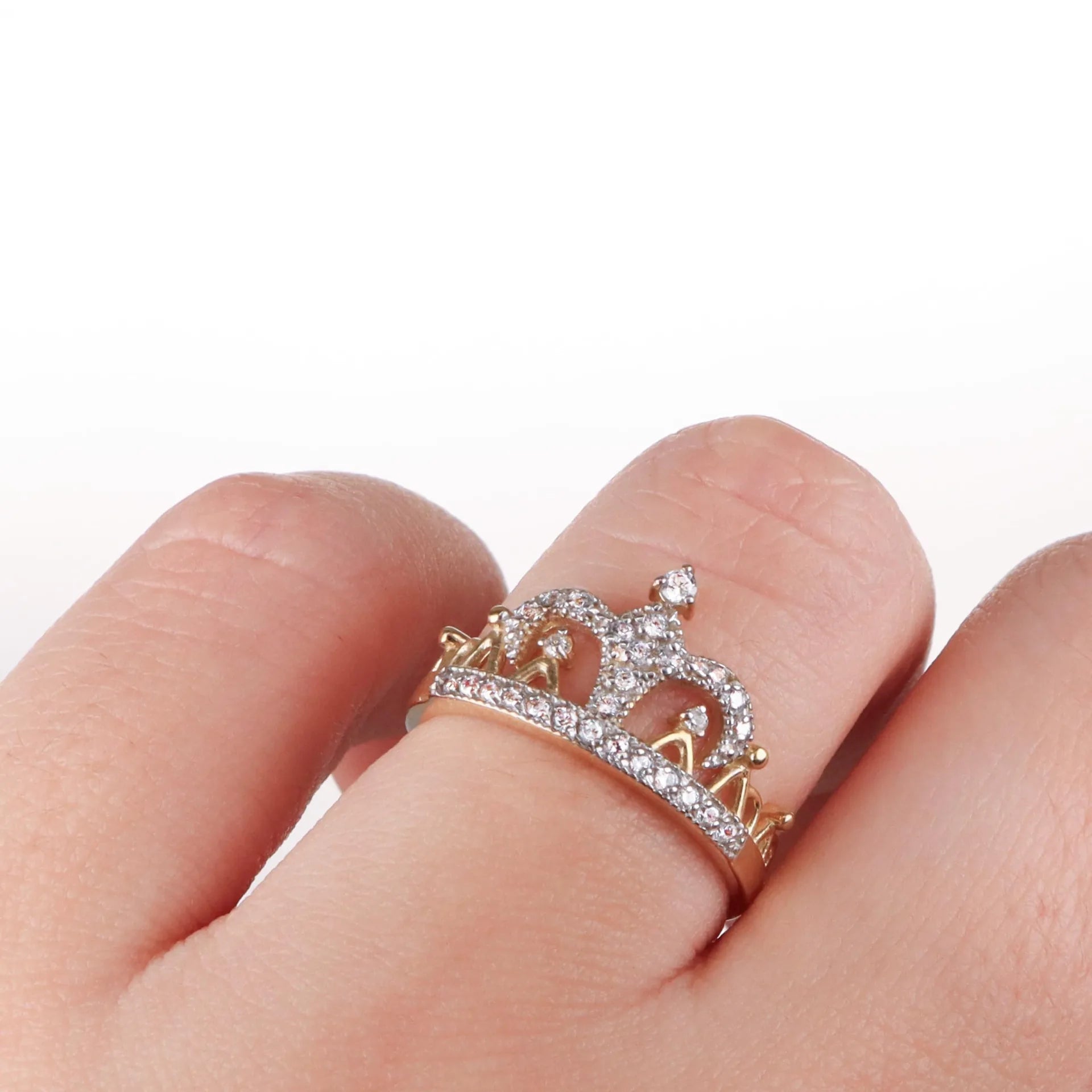 Anello in Oro Regina con Zirconi