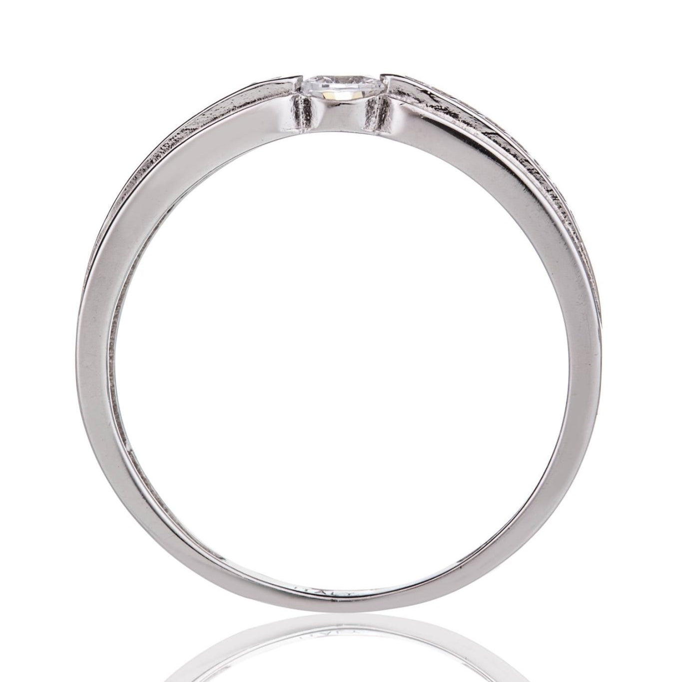 Anillo de Plata con Circonio Incrustado y Montura Elíptica