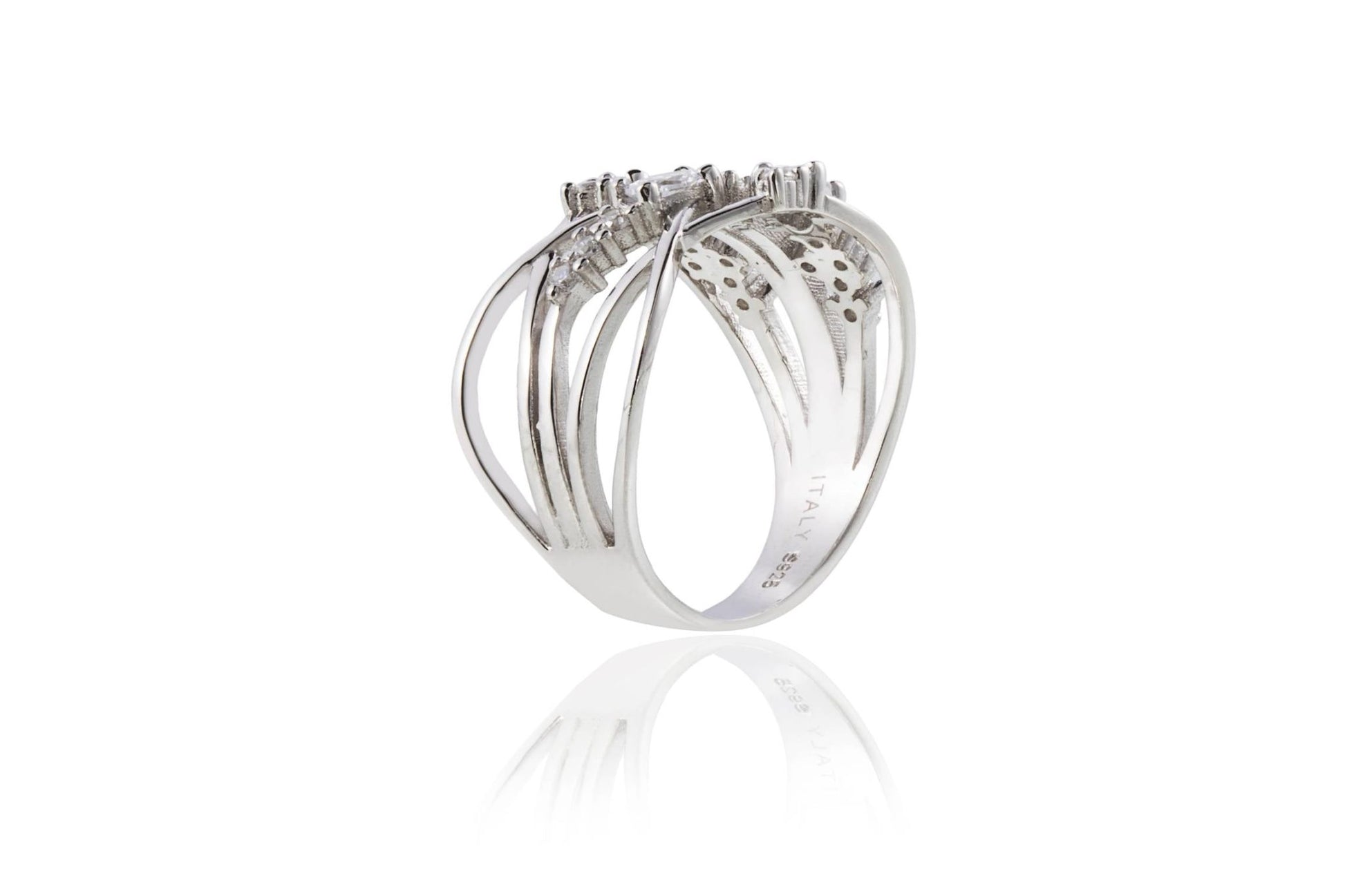 Anello Intrecciato con Tre Zirconi e Grappoli