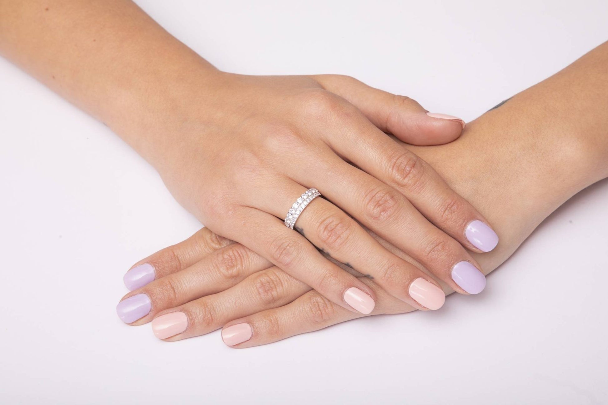 Doppelreihiger Ring mit Zirkonen