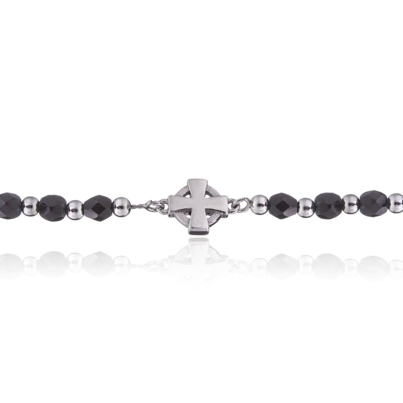 Armband mit Kugeln und Steinen mit keltischem Kreuz