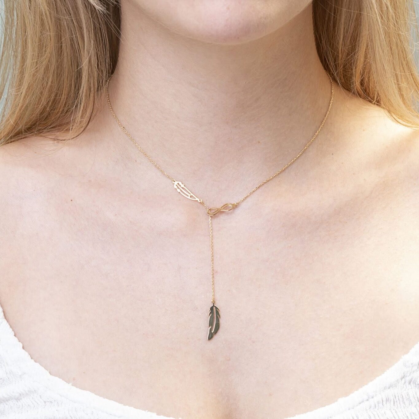 Collar con Plumas e Infinito