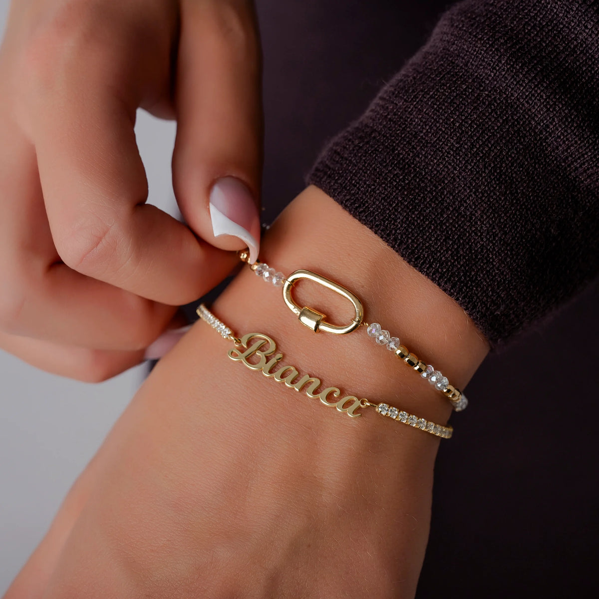 Armband mit kleinen Steinen, Kugeln und Ellipse