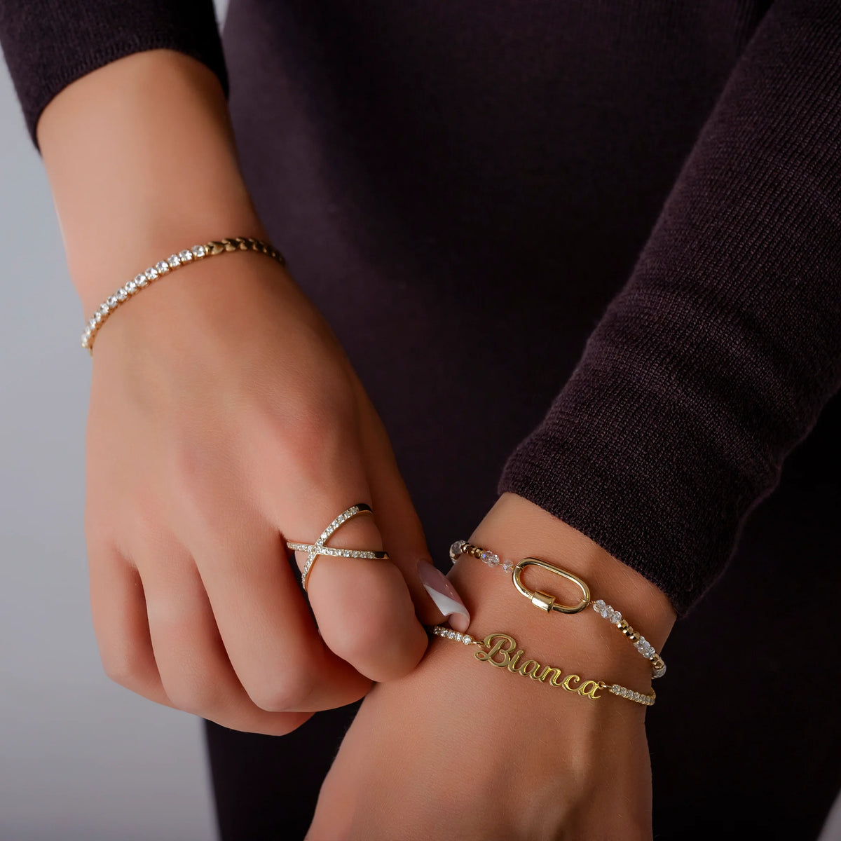 Armband mit kleinen Steinen, Kugeln und Ellipse