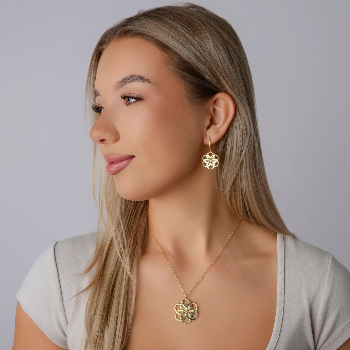 Parure avec Fleur à Six Pétales