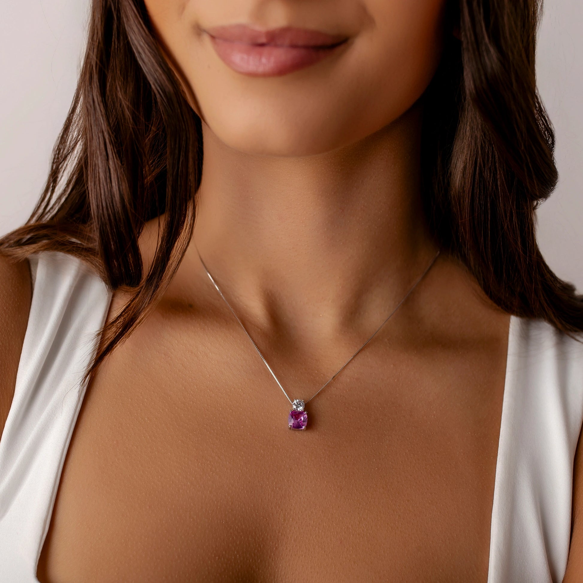 Collier avec Pierre Fuchsia et Point de Lumière