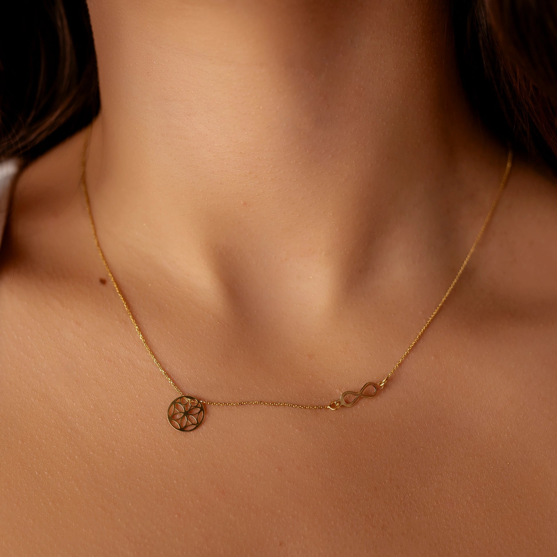 Collar en Oro con Infinito y Flor