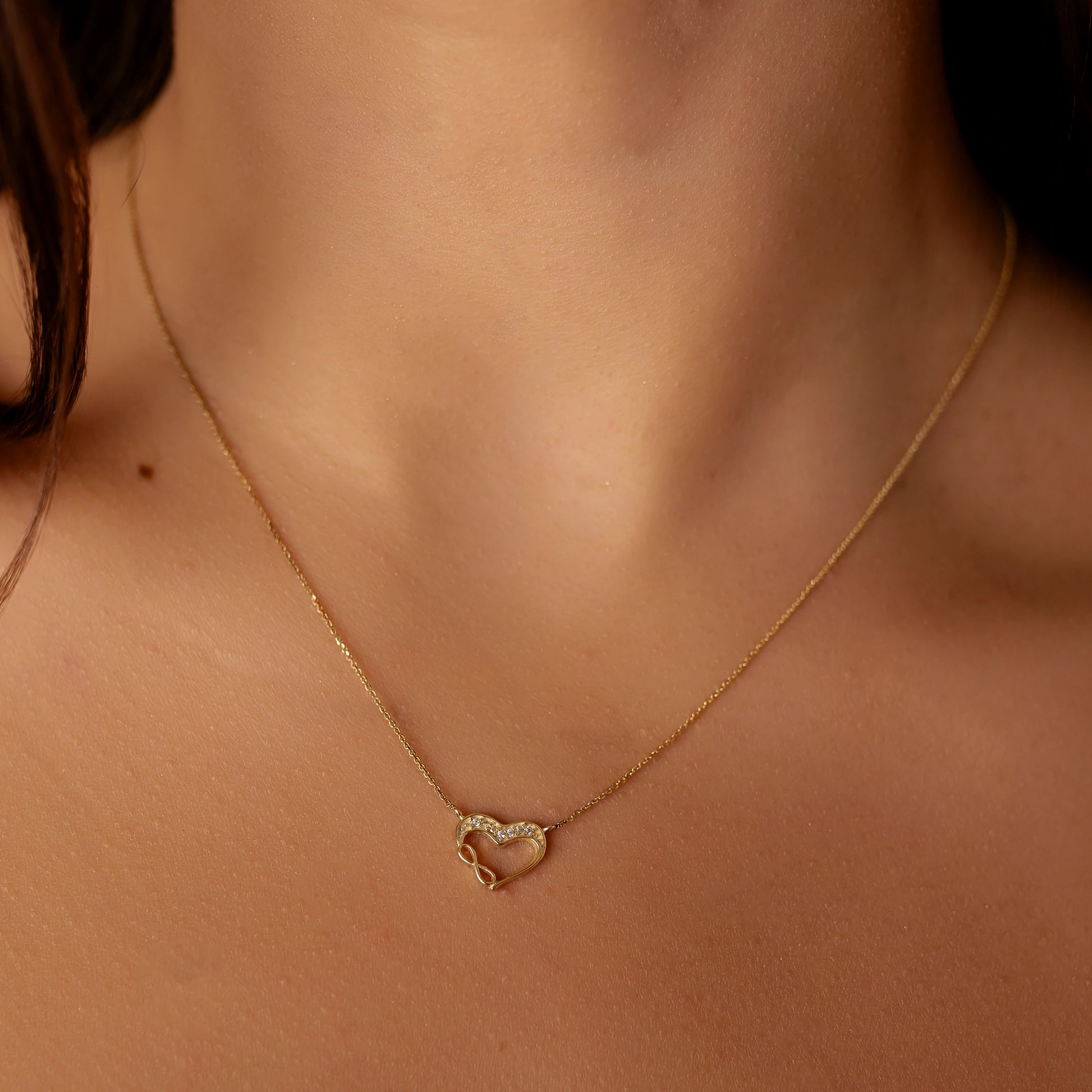 Halskette aus Gold mit Herz und Zirkonia