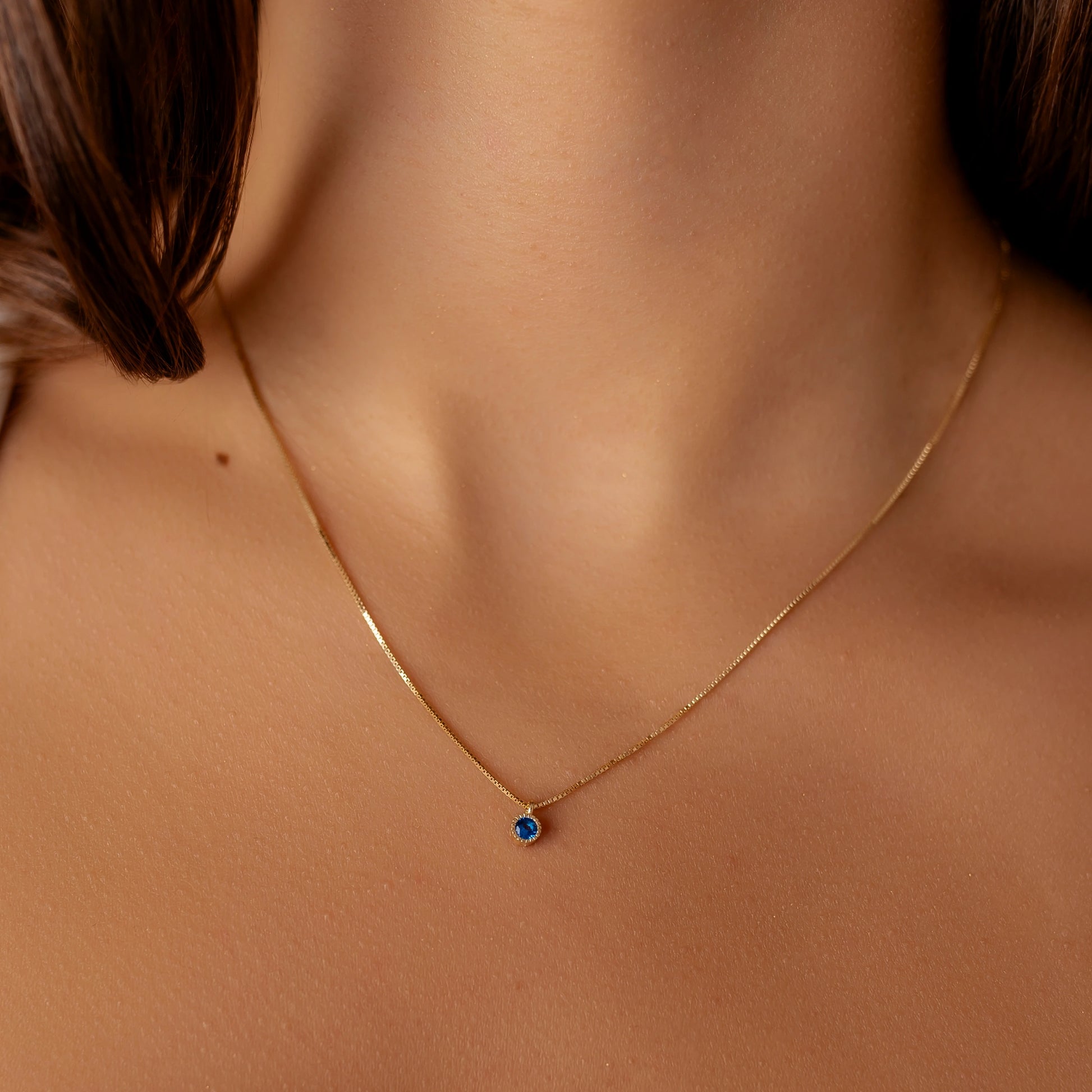 Intense Color Light Point Necklace