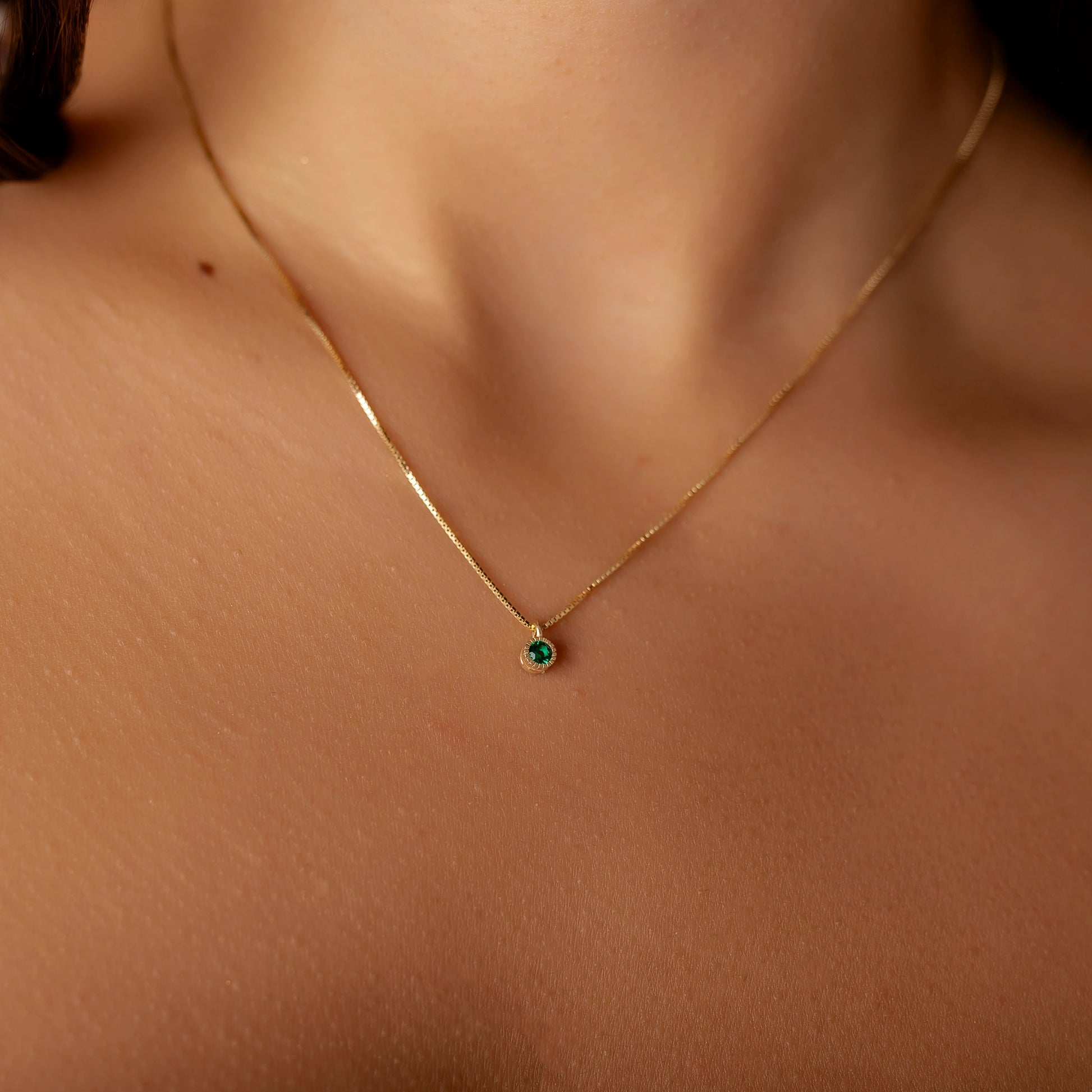 Intense Color Light Point Necklace