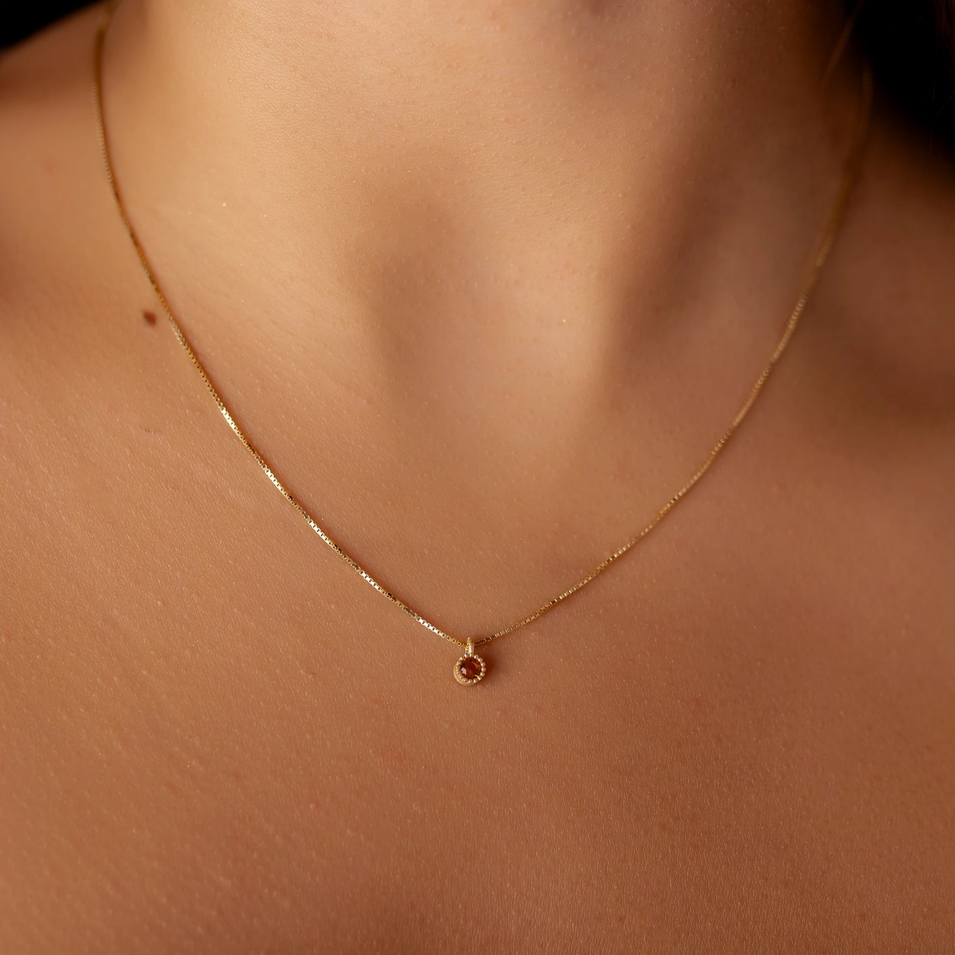 Intense Color Light Point Necklace