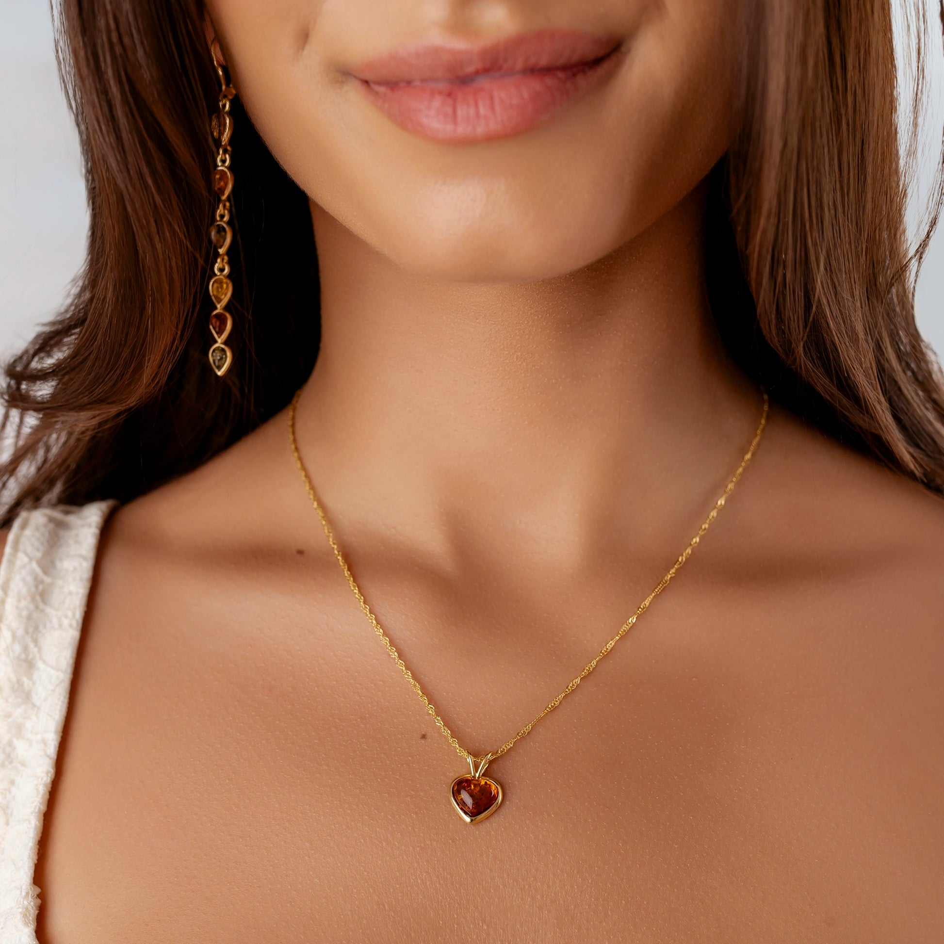 Collier Singapore aus vergoldetem Silber mit Bernstein