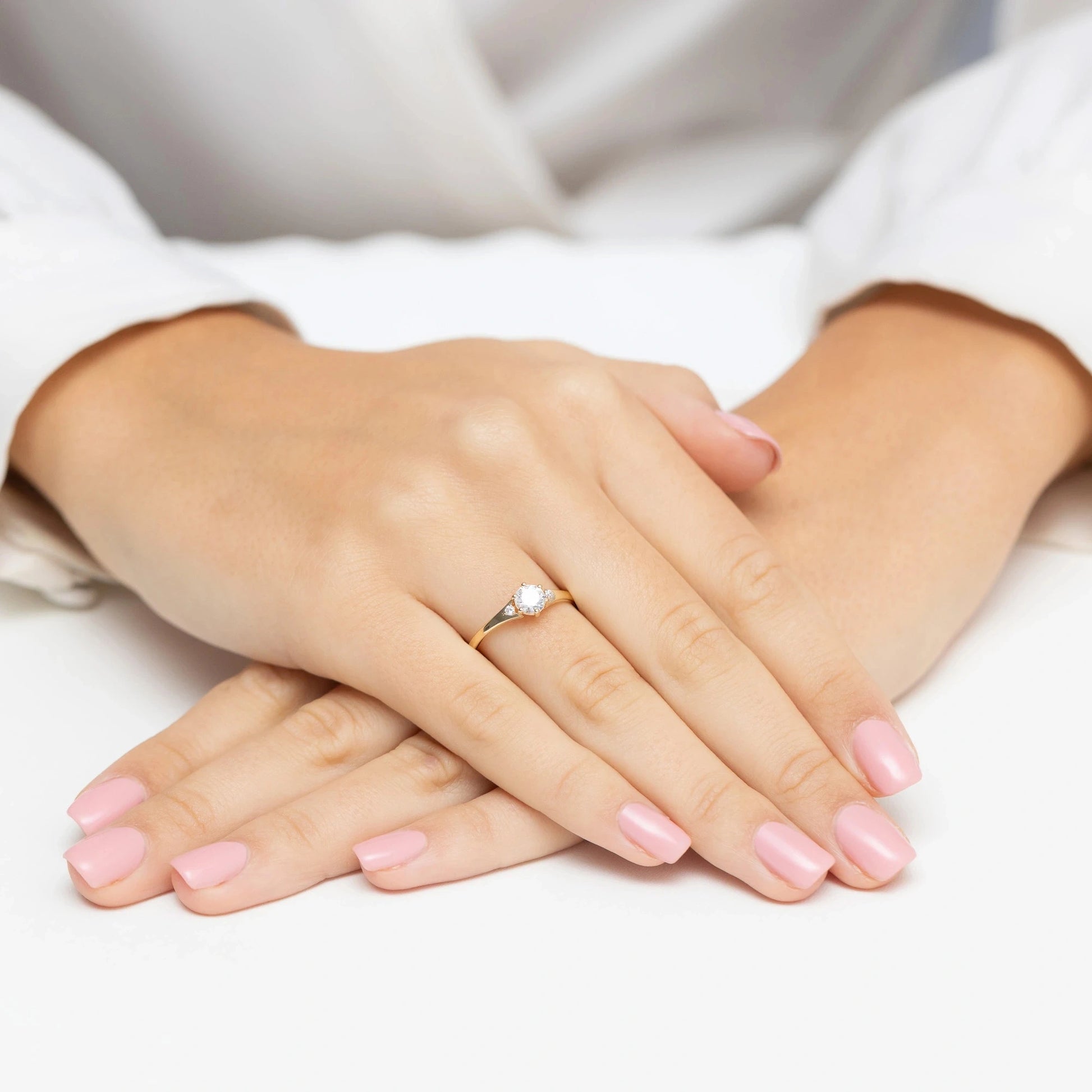 Anello Artemide in Oro con 3 Zirconi