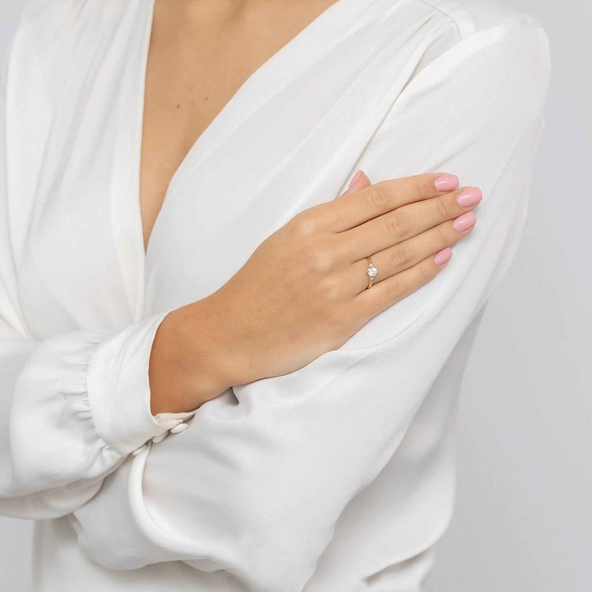 Anello Artemide in Oro con 3 Zirconi