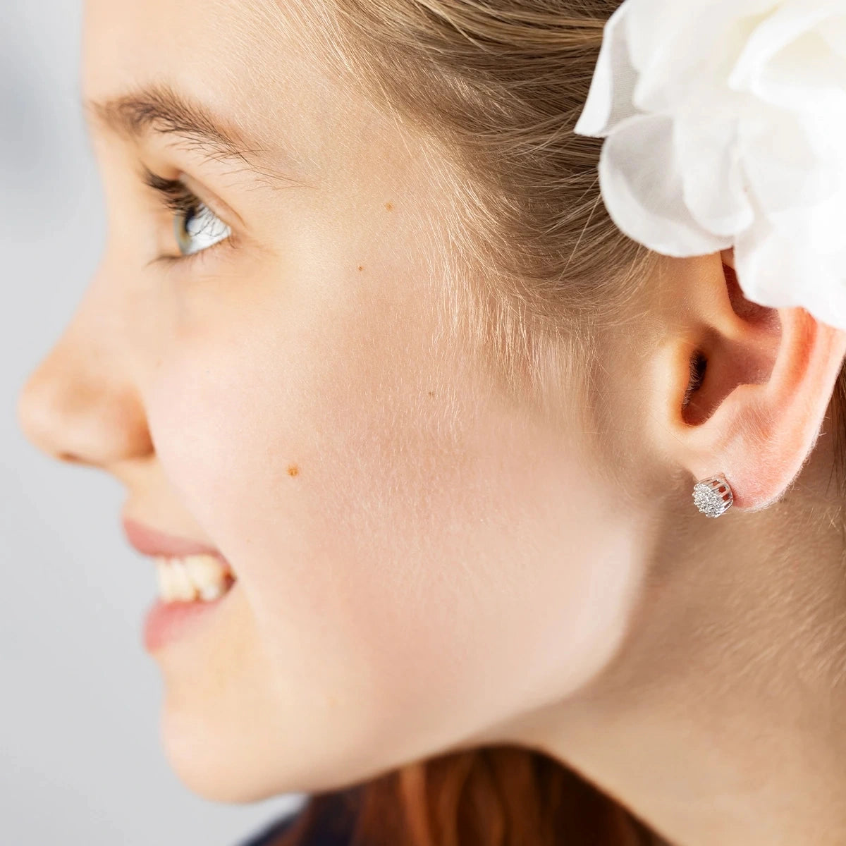 Amelia Earrings in Gold and Diamonds