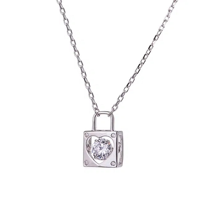 Collier avec cadenas et point de lumière