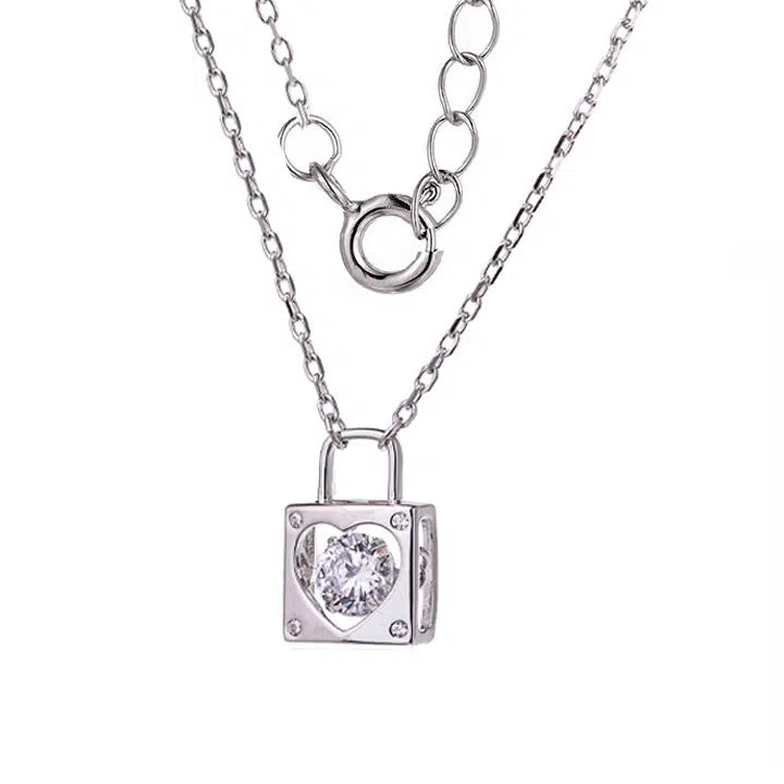 Collier avec cadenas et point de lumière