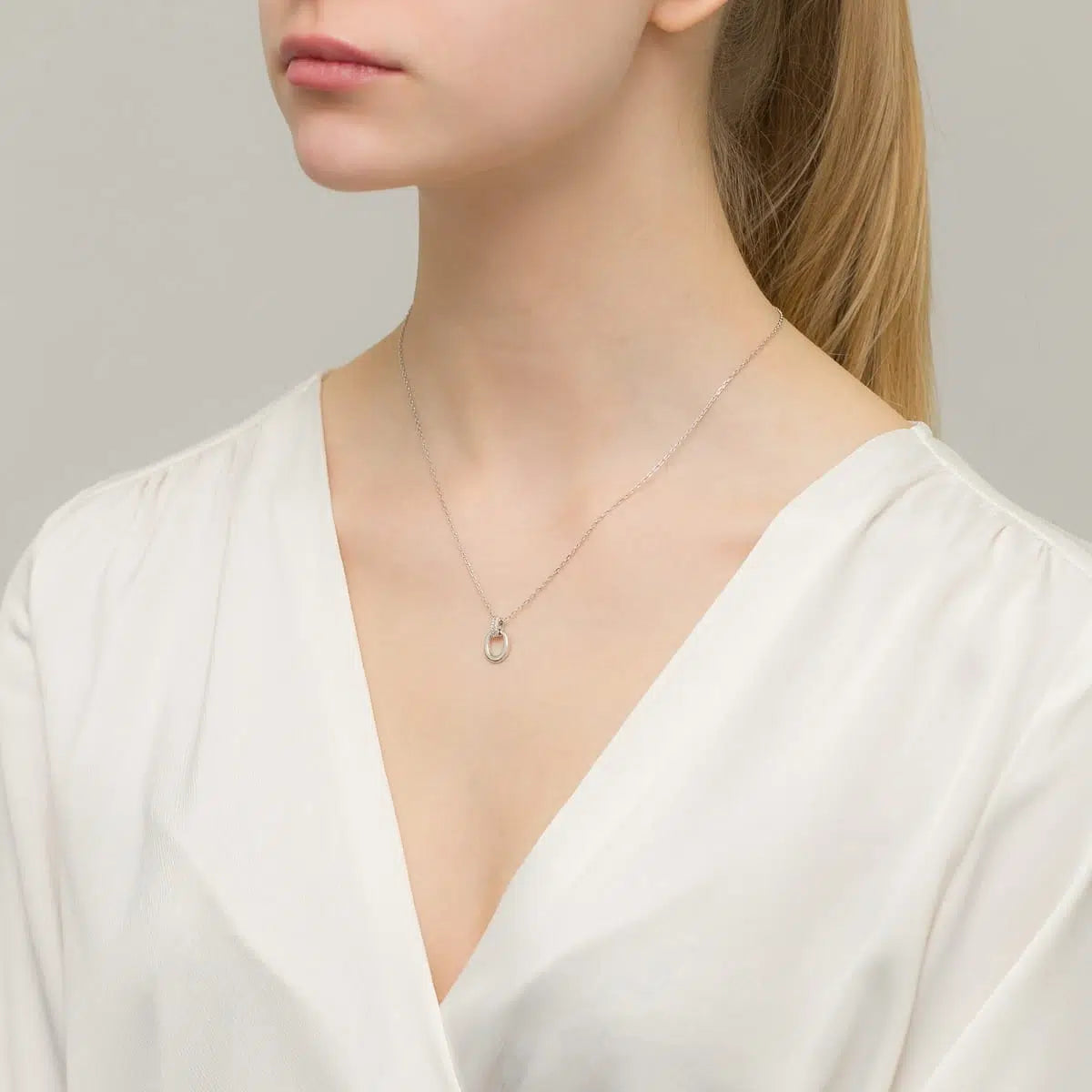 Precious Necklace in Silver