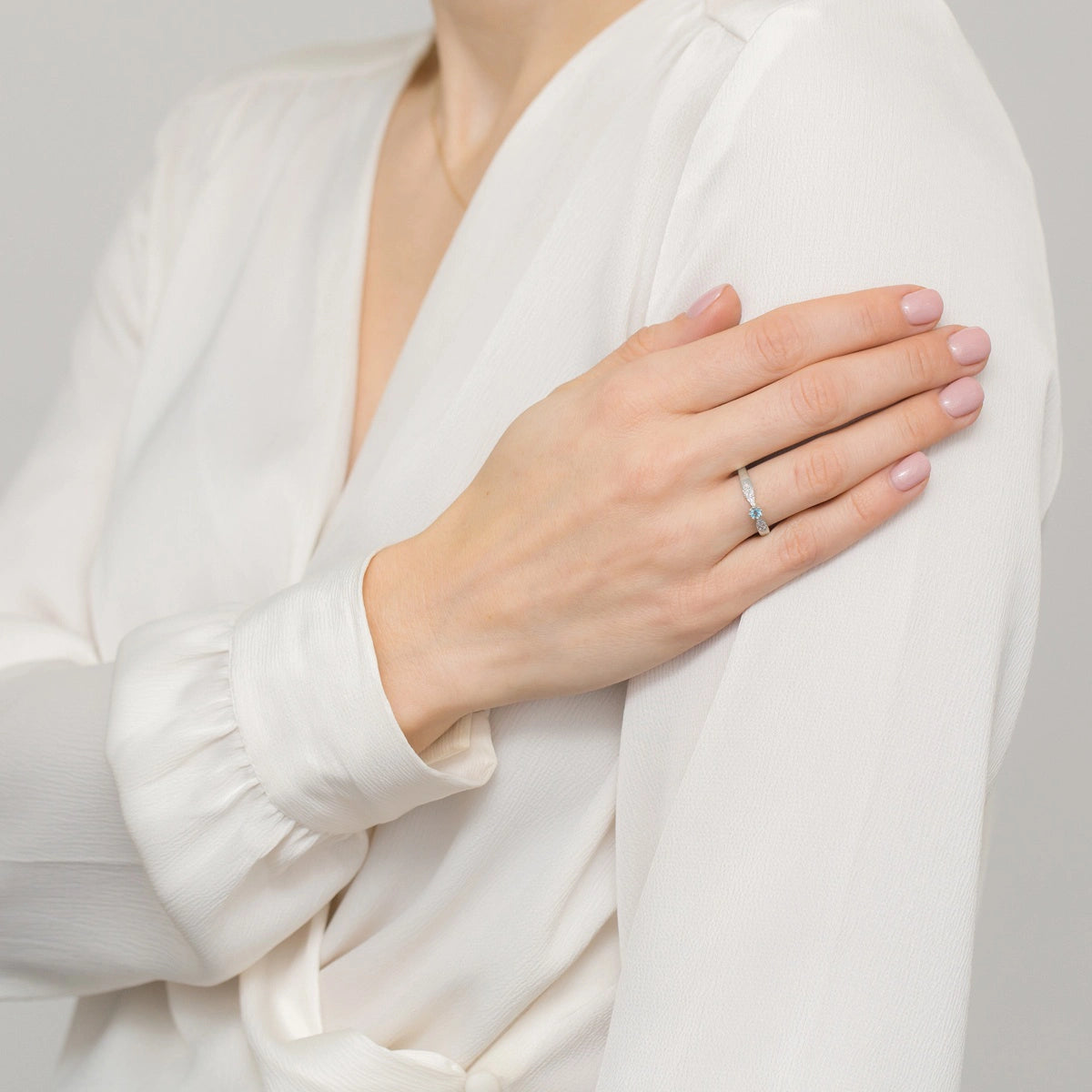 Anillo Hope de oro con topacio y diamantes