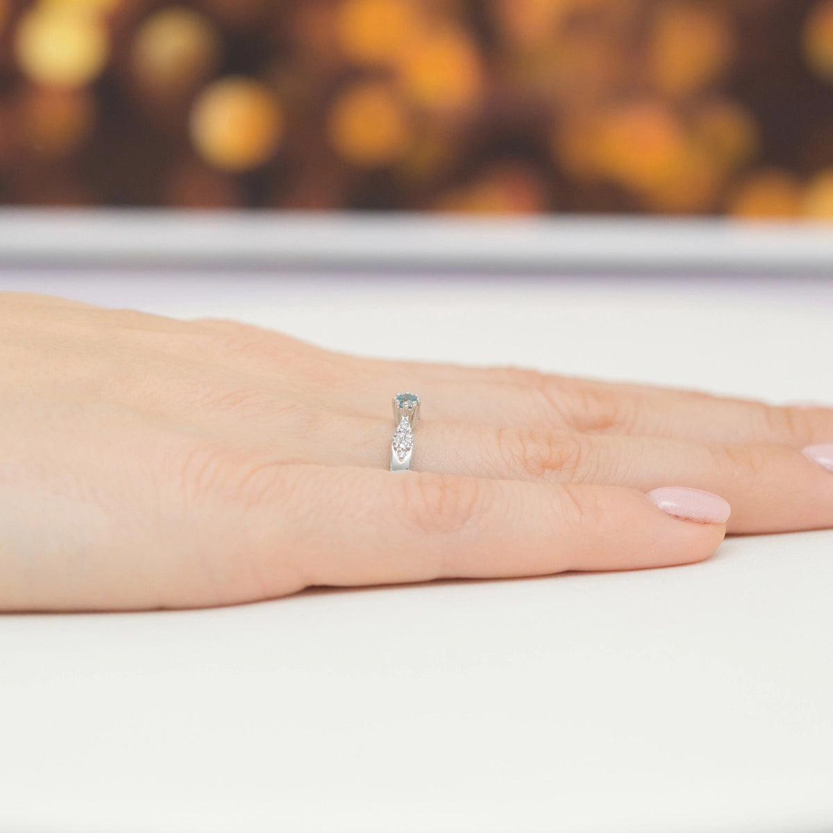 Anillo Hope de oro con topacio y diamantes