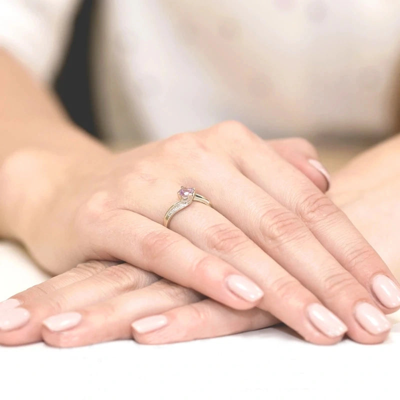 Bague en or avec améthyste 0,50 ct et diamants 0,05 ct