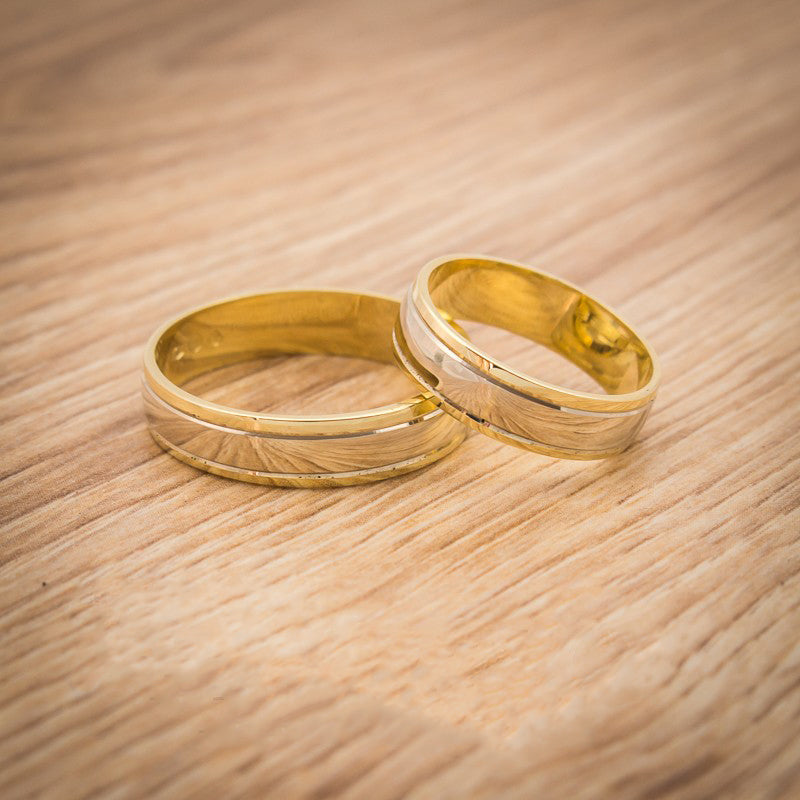 Alianzas de boda bicolor brillantes semicirculares