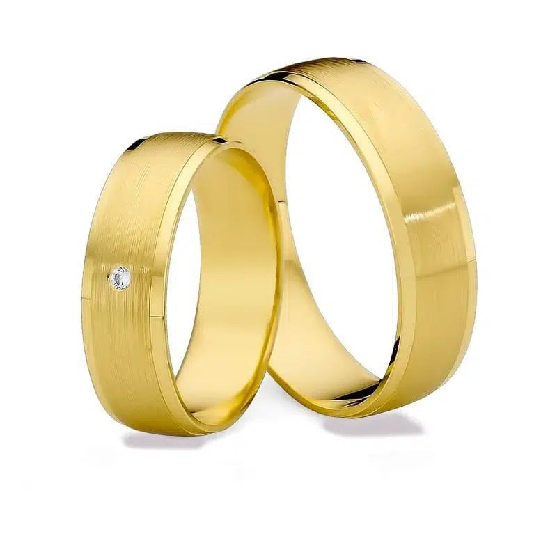 Eheringe aus satiniertem Gelbgold mit Zirkon