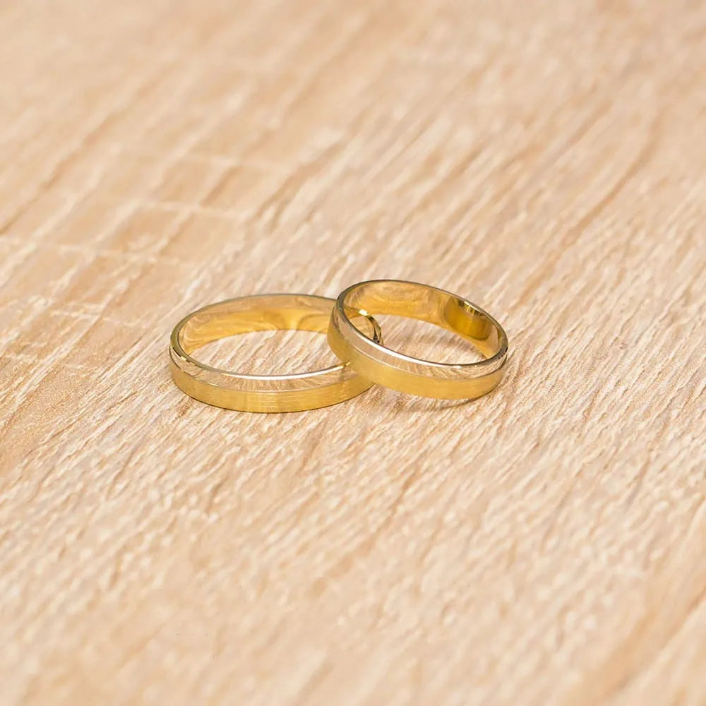 Bicolor Hochzeitsringe aus Gelb- und Weißgold, flach