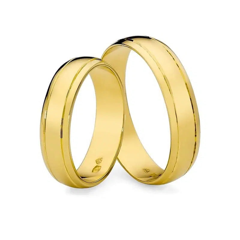 Halbkreisförmige, gerillte Eheringe aus Gelbgold