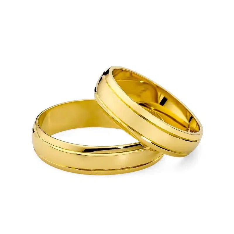 Halbkreisförmige, gerillte Eheringe aus Gelbgold