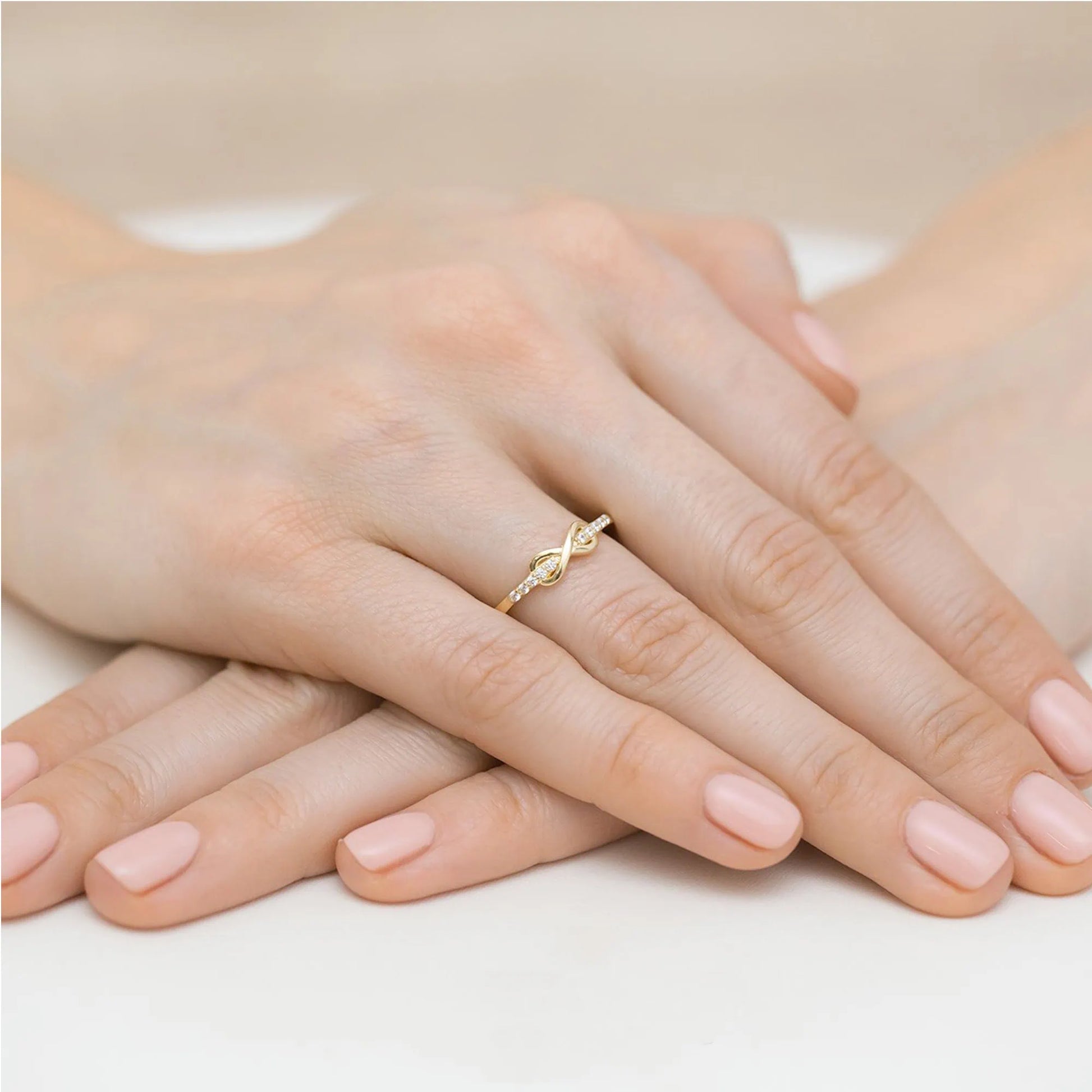 Anello Infinity Small in Oro e Zirconi