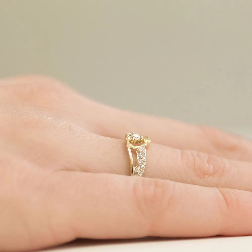 Anello in Oro Cuore e Zirconi