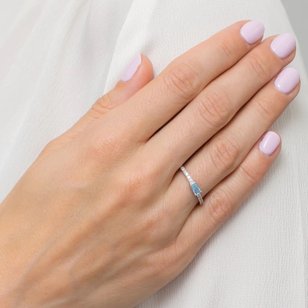 Anello Lovely con Zircone Azzurro