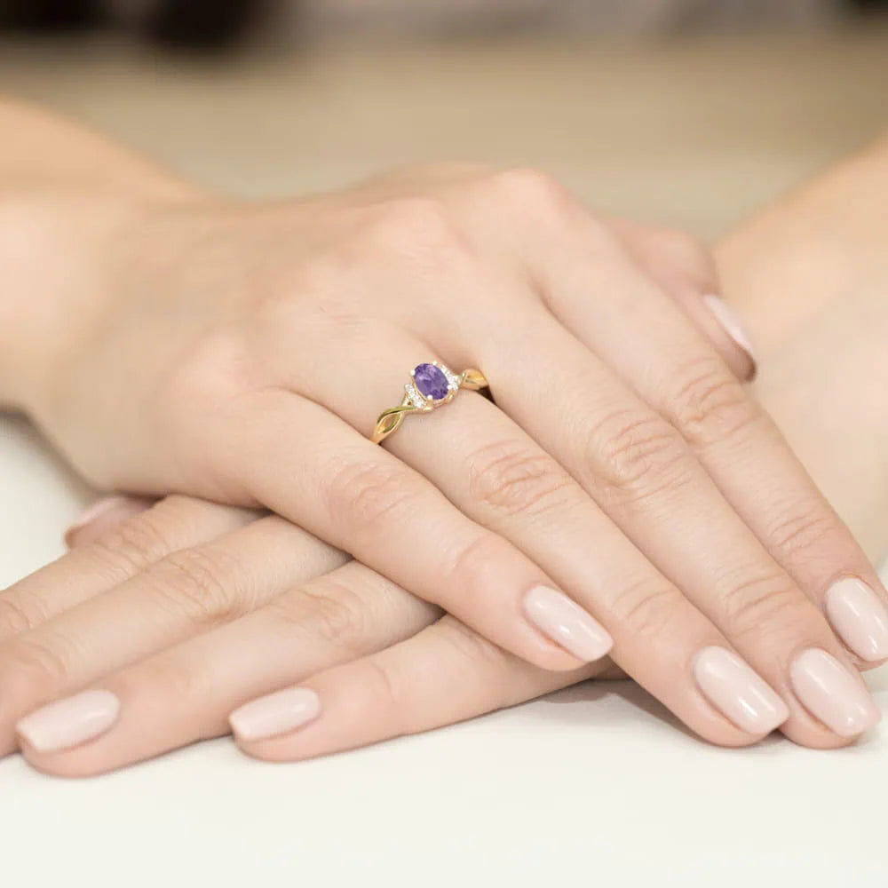 Braided Gold Ring with 0.40 ct Amethyst and Diamonds