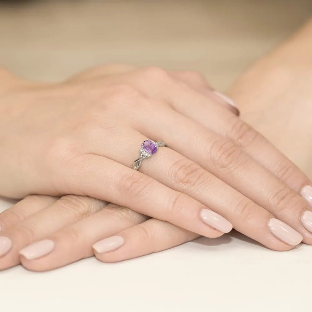 Braided Gold Ring with 0.40 ct Amethyst and Diamonds