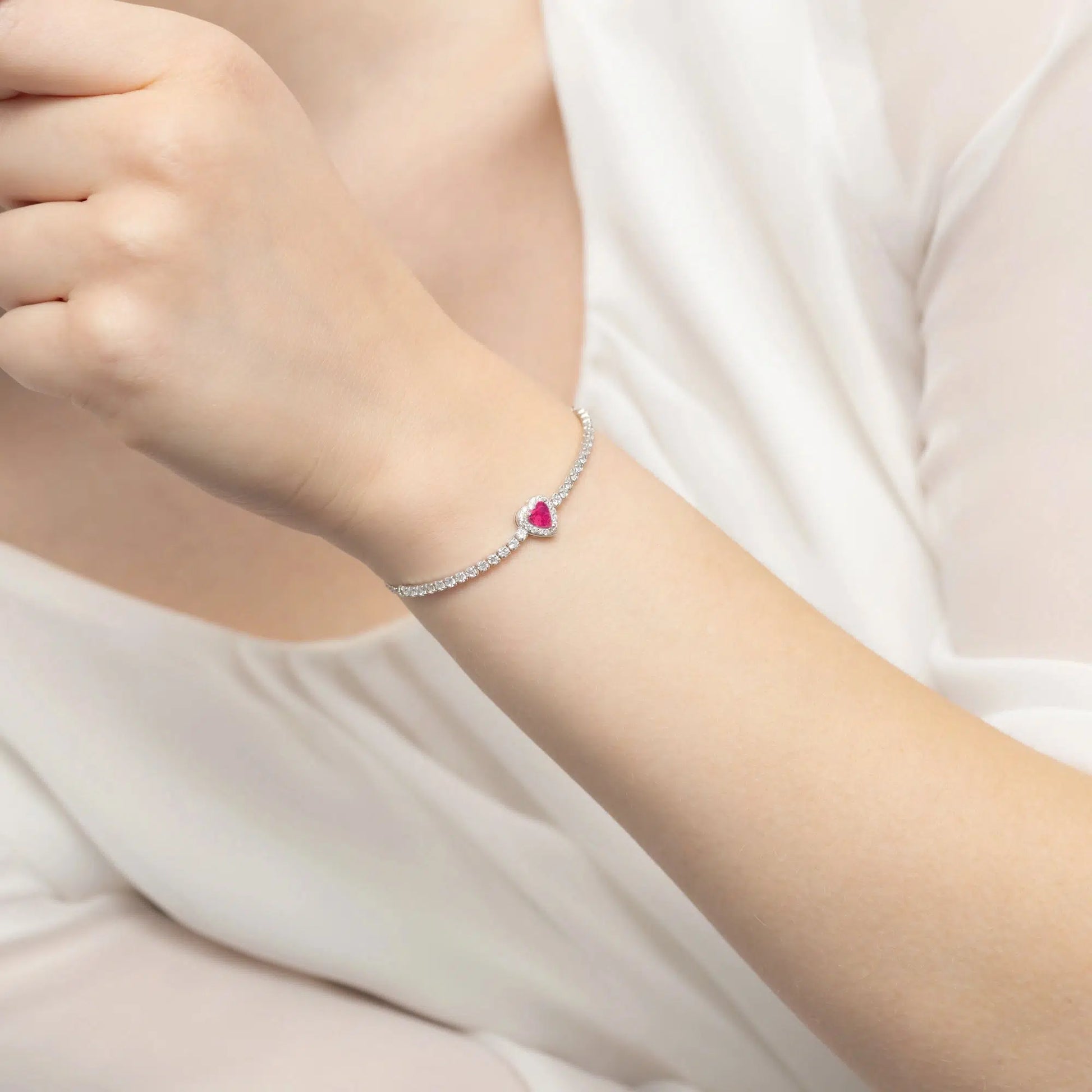 Pulsera con Corazón Rosa Fucsia y Circonitas
